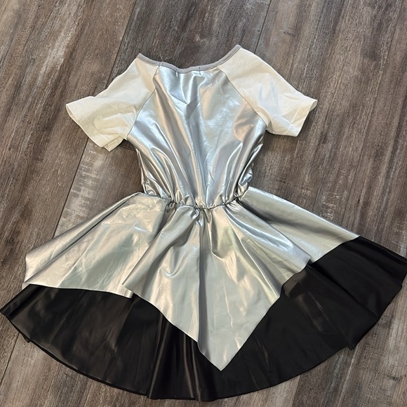 Trish Scully Child Metallic Silver dress size 5 - Picture 4 of 5